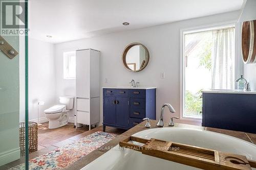 385 Herkimer Street, Hamilton (Kirkendall), ON - Indoor Photo Showing Bathroom