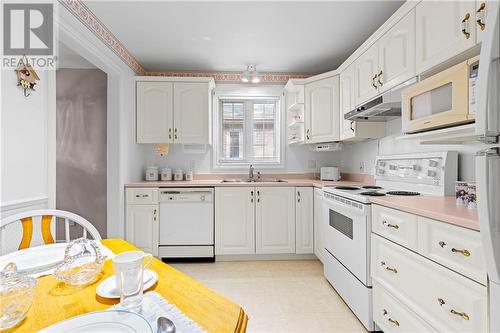 1089 Bridlewood Drive, Brockville, ON - Indoor Photo Showing Kitchen With Double Sink