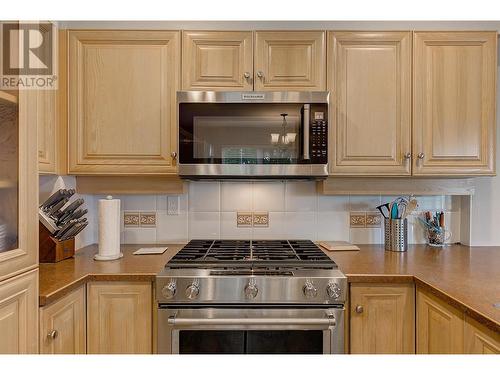 2320 Country Club Drive, Kelowna, BC - Indoor Photo Showing Kitchen