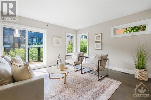 140 Springhurst Avenue Unit#8, Ottawa, ON - Indoor Photo Showing Living Room