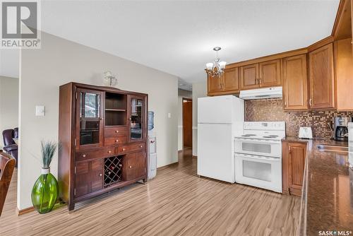 2714 Louise Street, Saskatoon, SK - Indoor Photo Showing Kitchen