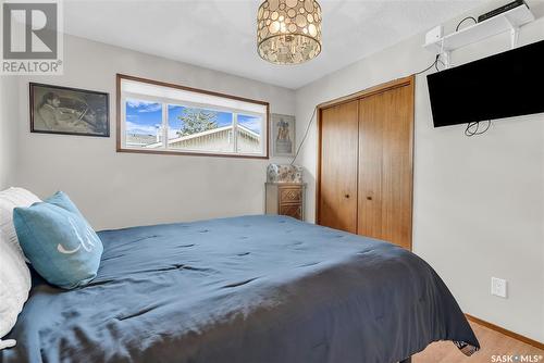 2714 Louise Street, Saskatoon, SK - Indoor Photo Showing Bedroom