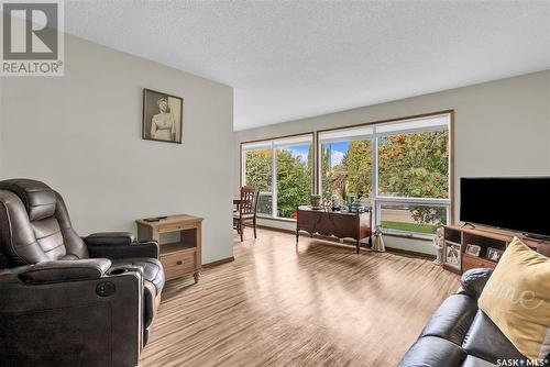 2714 Louise Street, Saskatoon, SK - Indoor Photo Showing Living Room