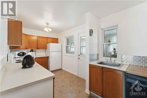 2424 Falcon Avenue, Ottawa, ON - Indoor Photo Showing Kitchen