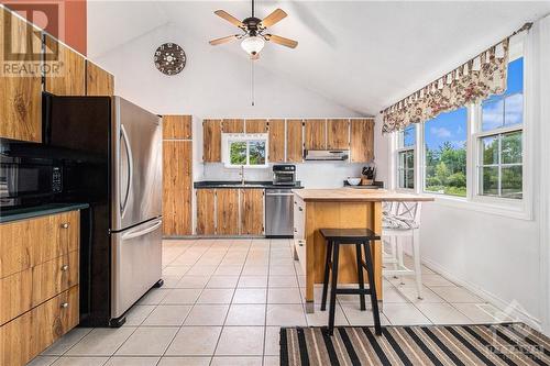 5055 Loggers Way, Ottawa, ON - Indoor Photo Showing Kitchen