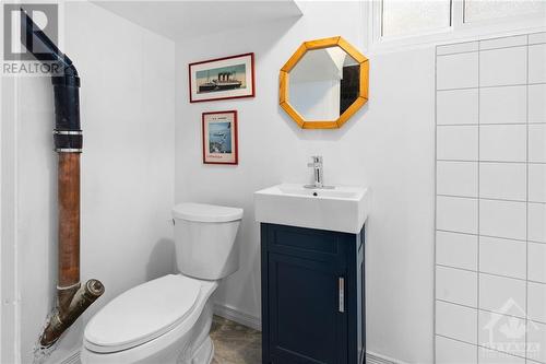 2706 Priscilla Street, Ottawa, ON - Indoor Photo Showing Bathroom