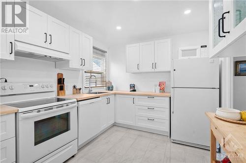 2706 Priscilla Street, Ottawa, ON - Indoor Photo Showing Kitchen