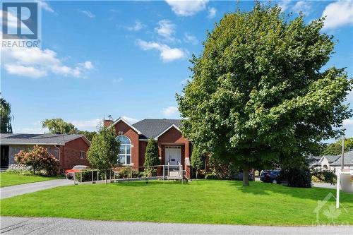 1075 Normandy Crescent, Ottawa, ON - Outdoor