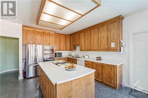 1075 Normandy Crescent, Ottawa, ON - Indoor Photo Showing Kitchen