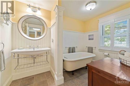 54 Dunvegan Road, Ottawa, ON - Indoor Photo Showing Bathroom