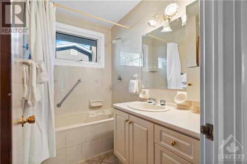 71 Viewmount Drive, Ottawa, ON - Indoor Photo Showing Bathroom