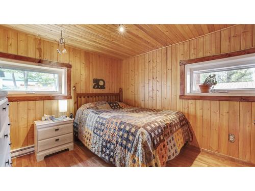 4764 Forsters Landing Road, Radium Hot Springs, BC - Indoor Photo Showing Bedroom