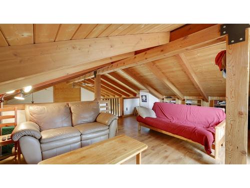 4764 Forsters Landing Road, Radium Hot Springs, BC - Indoor Photo Showing Living Room