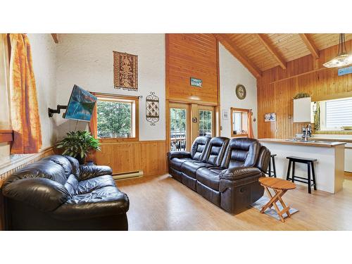 4764 Forsters Landing Road, Radium Hot Springs, BC - Indoor Photo Showing Living Room