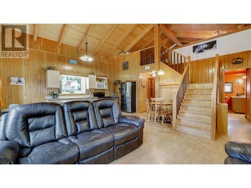 4764 Forsters Landing Road, Radium Hot Springs, BC - Indoor Photo Showing Living Room