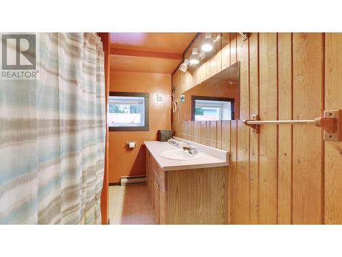 4764 Forsters Landing Road, Radium Hot Springs, BC - Indoor Photo Showing Bathroom