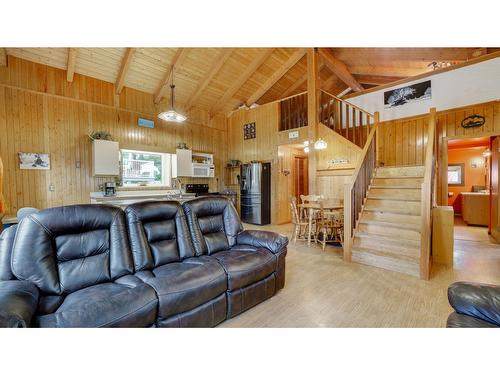 4764 Forsters Landing Road, Radium Hot Springs, BC - Indoor Photo Showing Living Room