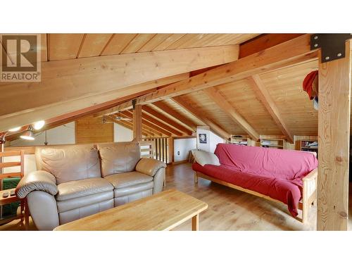 4764 Forsters Landing Road, Radium Hot Springs, BC - Indoor Photo Showing Living Room