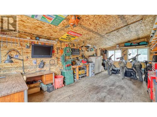 4764 Forsters Landing Road, Radium Hot Springs, BC - Indoor Photo Showing Garage