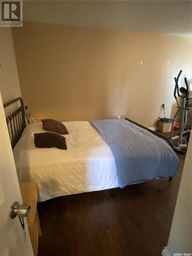 214 Main Street, Midale, SK - Indoor Photo Showing Bedroom