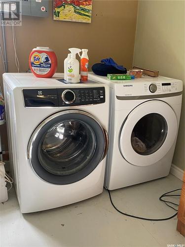 214 Main Street, Midale, SK - Indoor Photo Showing Laundry Room