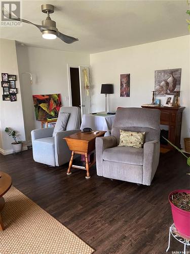 214 Main Street, Midale, SK - Indoor Photo Showing Living Room