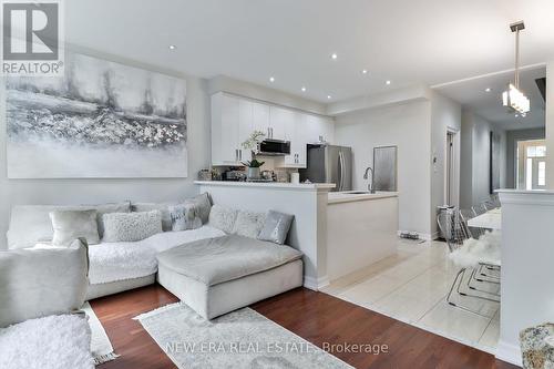 5 Sibella Way, Vaughan (Vellore Village), ON - Indoor Photo Showing Living Room