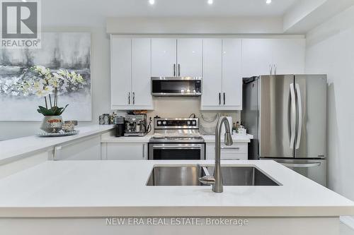 5 Sibella Way, Vaughan, ON - Indoor Photo Showing Kitchen With Double Sink With Upgraded Kitchen