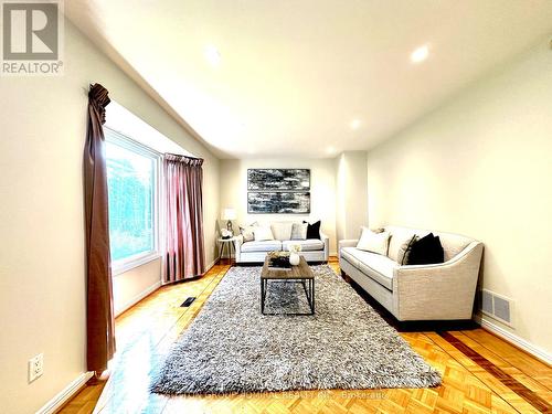 273 Spring Gate Boulevard, Vaughan (Crestwood-Springfarm-Yorkhill), ON - Indoor Photo Showing Living Room