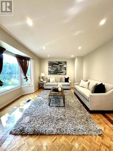 273 Spring Gate Boulevard, Vaughan (Crestwood-Springfarm-Yorkhill), ON - Indoor Photo Showing Living Room