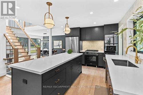 928 Glen Acres Court, Burlington (Lasalle), ON - Indoor Photo Showing Kitchen With Upgraded Kitchen