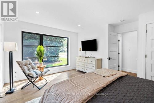 928 Glen Acres Court, Burlington, ON - Indoor Photo Showing Bedroom