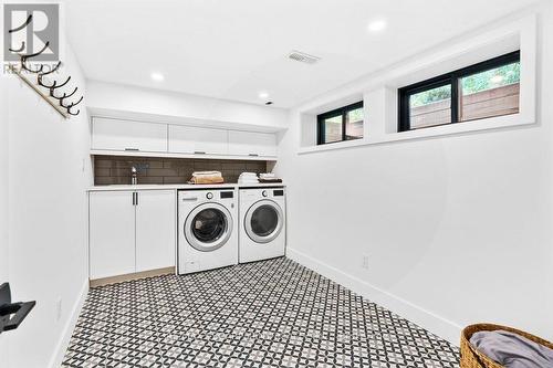 928 Glen Acres Court, Burlington, ON - Indoor Photo Showing Laundry Room