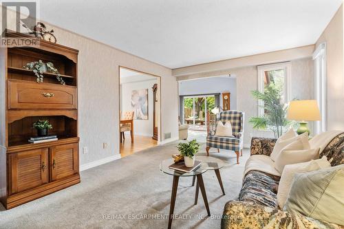 5417 Sheldon Park Drive, Burlington, ON - Indoor Photo Showing Living Room