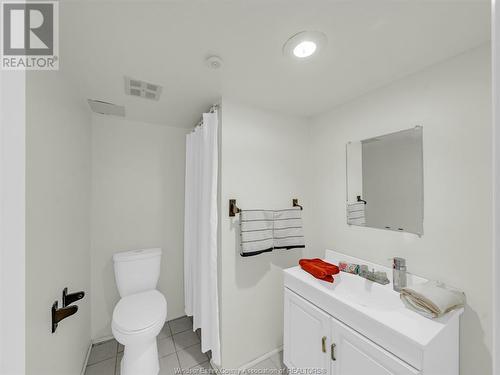 5830 Queen Elizabeth, Windsor, ON - Indoor Photo Showing Bathroom