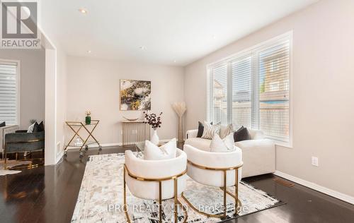 255 Cochrane Terrace, Milton, ON - Indoor Photo Showing Living Room