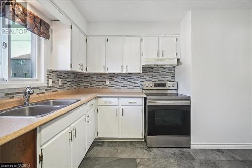 1165 13Th Avenue E, Owen Sound, ON - Indoor Photo Showing Kitchen With Double Sink