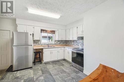 1165 13Th Avenue E, Owen Sound, ON - Indoor Photo Showing Kitchen With Double Sink