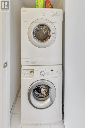 426 - 775 King Street W, Toronto, ON - Indoor Photo Showing Laundry Room