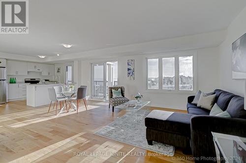 1 D Lookout Drive, Clarington (Bowmanville), ON - Indoor Photo Showing Living Room