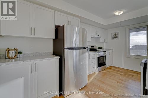 1 D Lookout Drive, Clarington (Bowmanville), ON - Indoor Photo Showing Kitchen