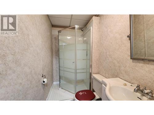 128 Red Willow Avenue, Tumbler Ridge, BC - Indoor Photo Showing Bathroom