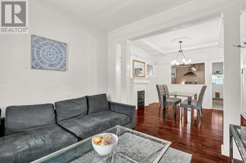 17 Avalon Place, Hamilton (Gibson), ON - Indoor Photo Showing Living Room