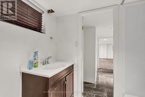 17 Avalon Place, Hamilton (Gibson), ON - Indoor Photo Showing Bathroom