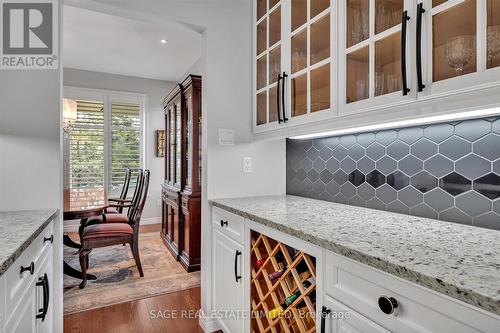 103 South Harbour Drive, Kawartha Lakes, ON - Indoor Photo Showing Kitchen With Upgraded Kitchen