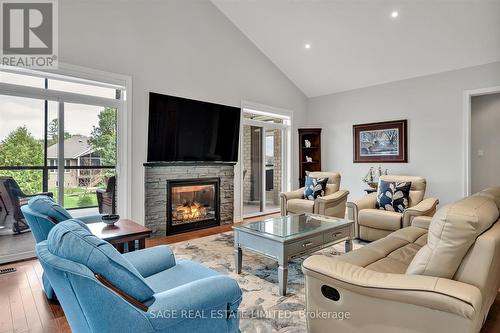 103 South Harbour Drive, Kawartha Lakes (Bobcaygeon), ON - Indoor Photo Showing Living Room With Fireplace