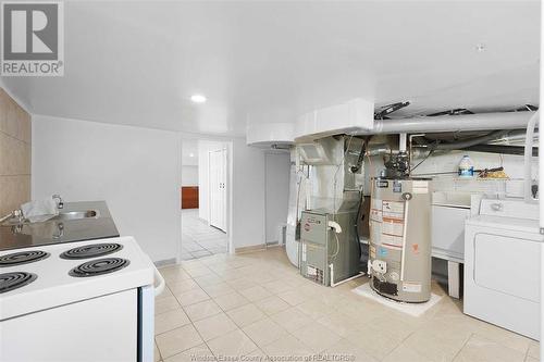 572 Oak, Windsor, ON - Indoor Photo Showing Laundry Room