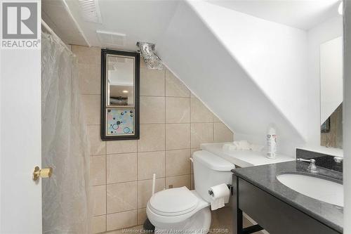 572 Oak, Windsor, ON - Indoor Photo Showing Bathroom