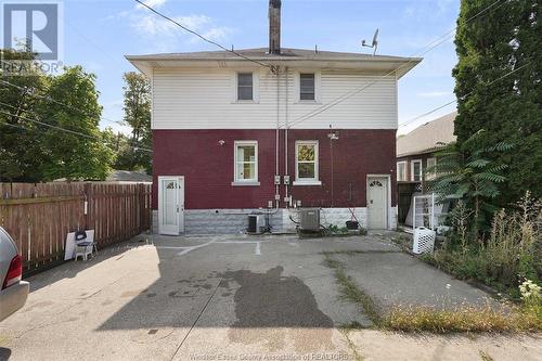 572 Oak, Windsor, ON - Outdoor