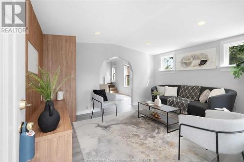 572 Oak, Windsor, ON - Indoor Photo Showing Living Room